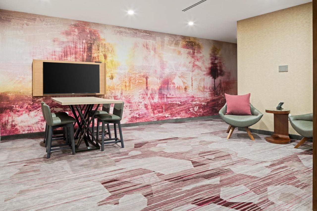 Courtyard By Marriott Houston Northeast Hotel Exterior foto